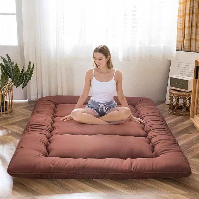 MAXYOYO Japanese Floor Mattress Futon Mattress, Thicken Tatami Mat Sleeping Pad Foldable Roll Up Mattress Boys Girls Dormitory Mattress Pad Kids Floor Lounger Bed Couches and Sofas, Coffee, Twin Size